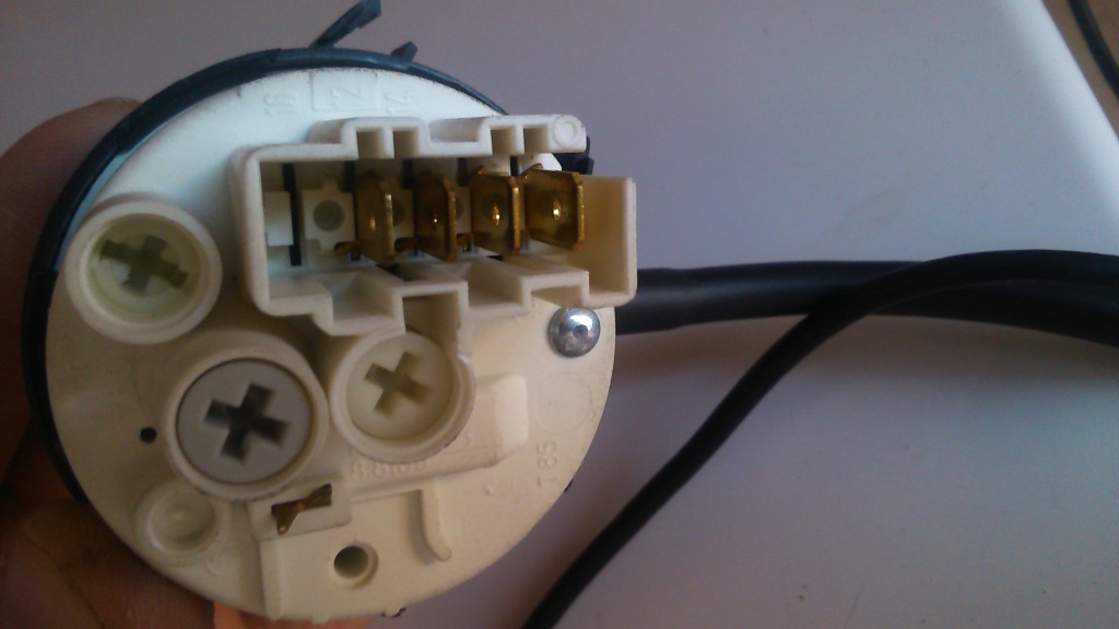 Стиральная машина постоянно набирает воду