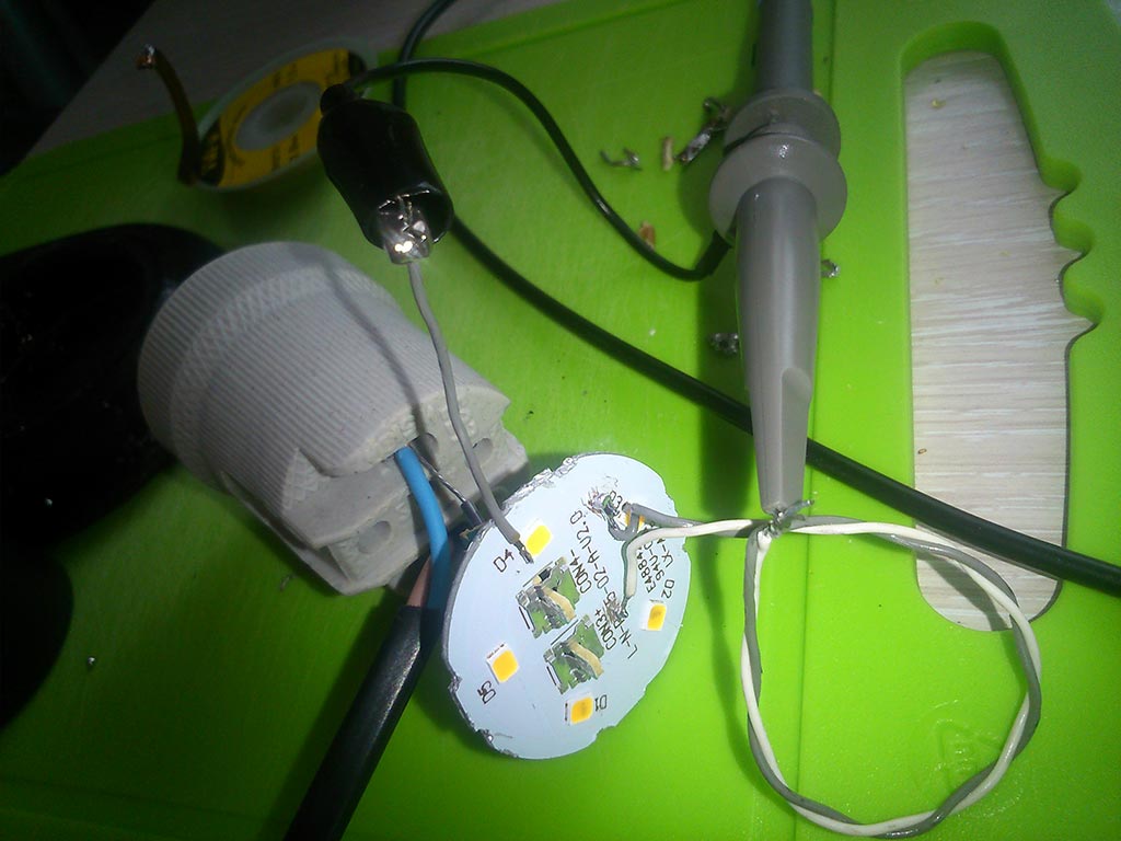 Подключаем осциллограф для измерения пульсации светодиодной лампы
